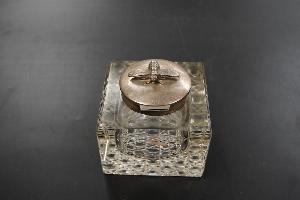 An Edwardian silver mounted clear glass inkwell, Birmingham, 1907, T Hazelwood & Co Ltd, square with hobnail cut base, the hinged mount with bee finial height 8.5cm